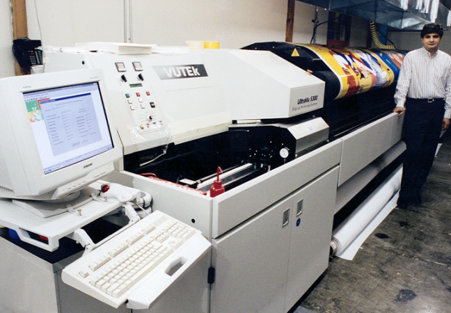 1999: Super Color becomes a Large Format Printer. One of the first Vutek printer is acquired.